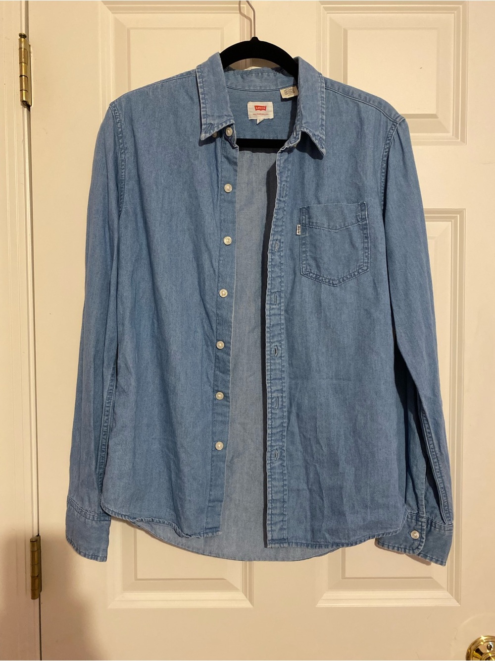 Levi's mens blue chambray long sleeve button up shirt, size small